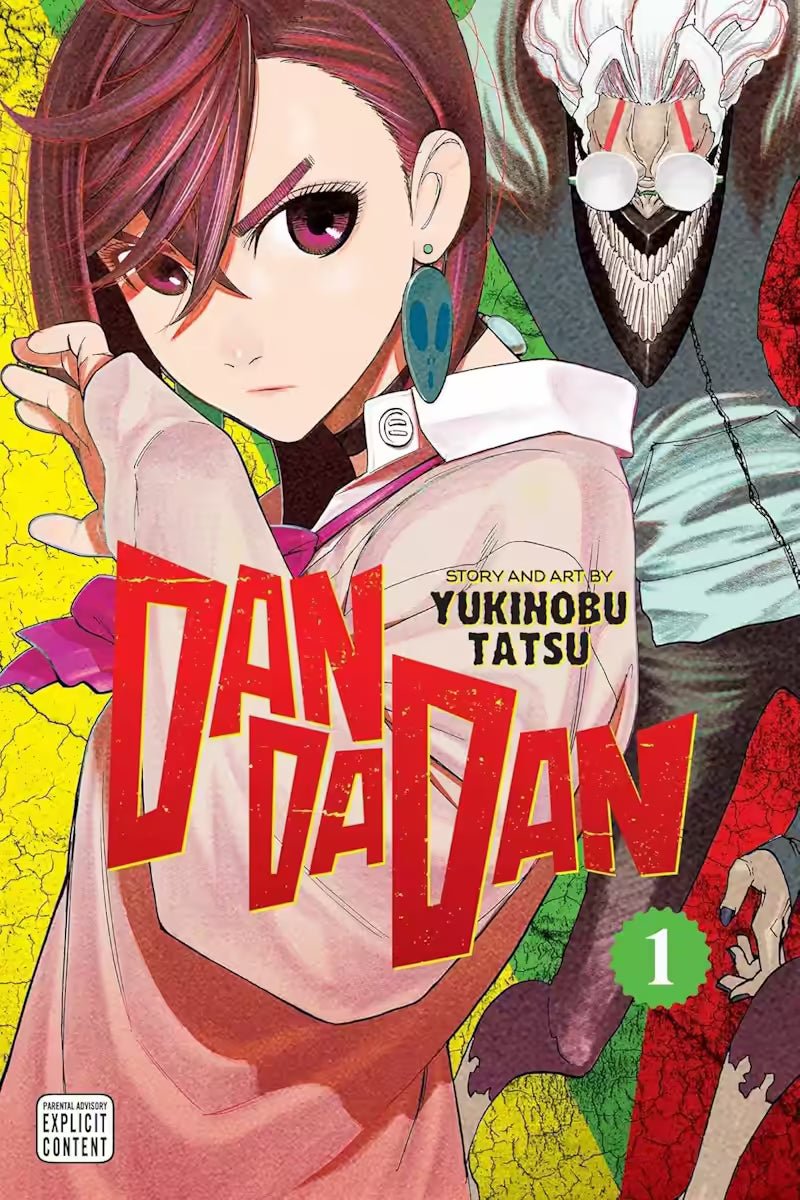Image of Manga forside til ‘Dandadan’ bind 1, der viser en ung kvinde med pink hår med hånden op mod munden, mens en høj skikkelse med skarp tandrække og briller står truende bag dem mod en farverig, revnet baggrund.