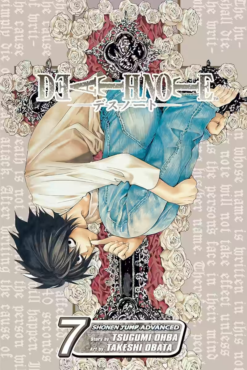 Manga-forside til ‘Death Note’ bind 7, der viser L krøllet sammen i en karakteristisk positur foran en korsformet komposition af hvide roser og mørkerøde ornamenter.
