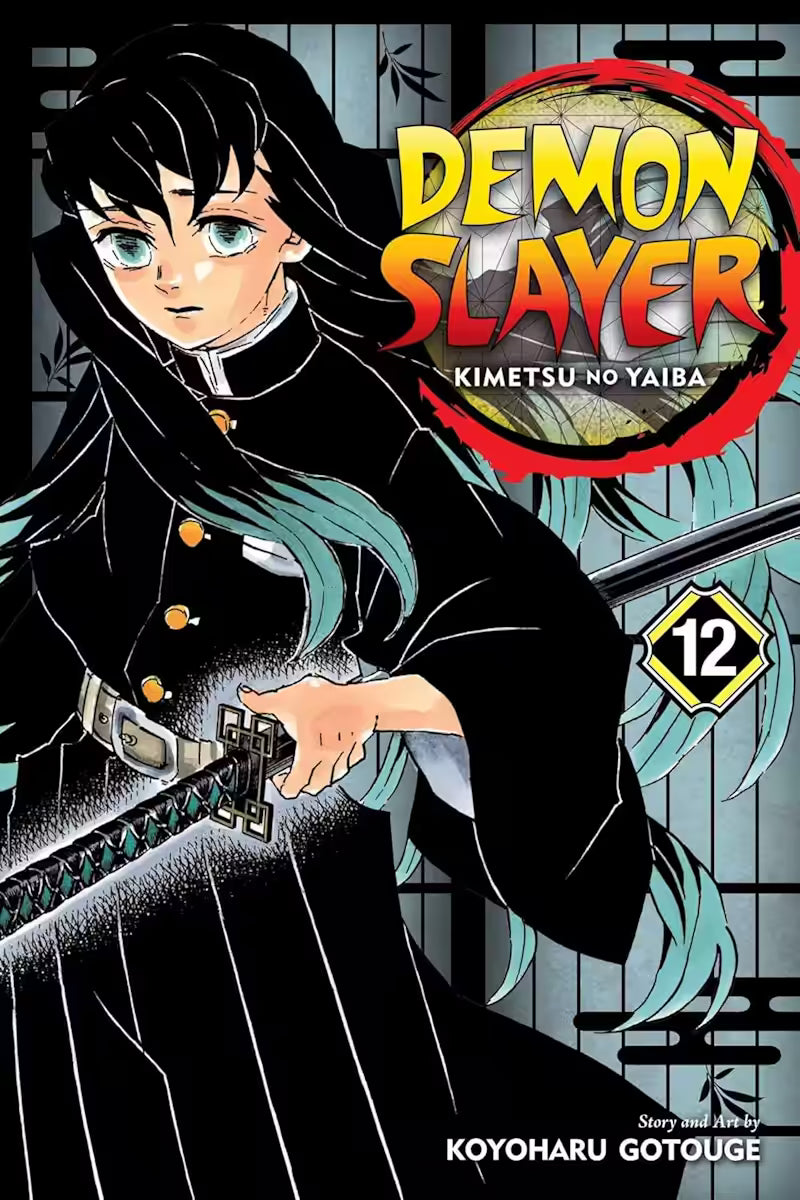 Image of Manga-forside til ‘Demon Slayer’ bind 12, der viser Muichiro Tokito med langt, blafrende hår og holdende sin katana foran en grå shoji-baggrund med skygger.