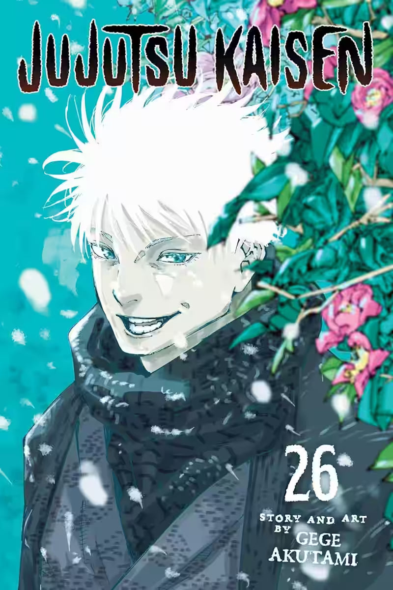 Image of Manga forside til ‘Jujutsu Kaisen’ bind 26, der viser en person med hvidt hår og mørkt halstørklæde, der smiler skævt i et snedækket miljø omgivet af grønne grene og lyserøde blomster.