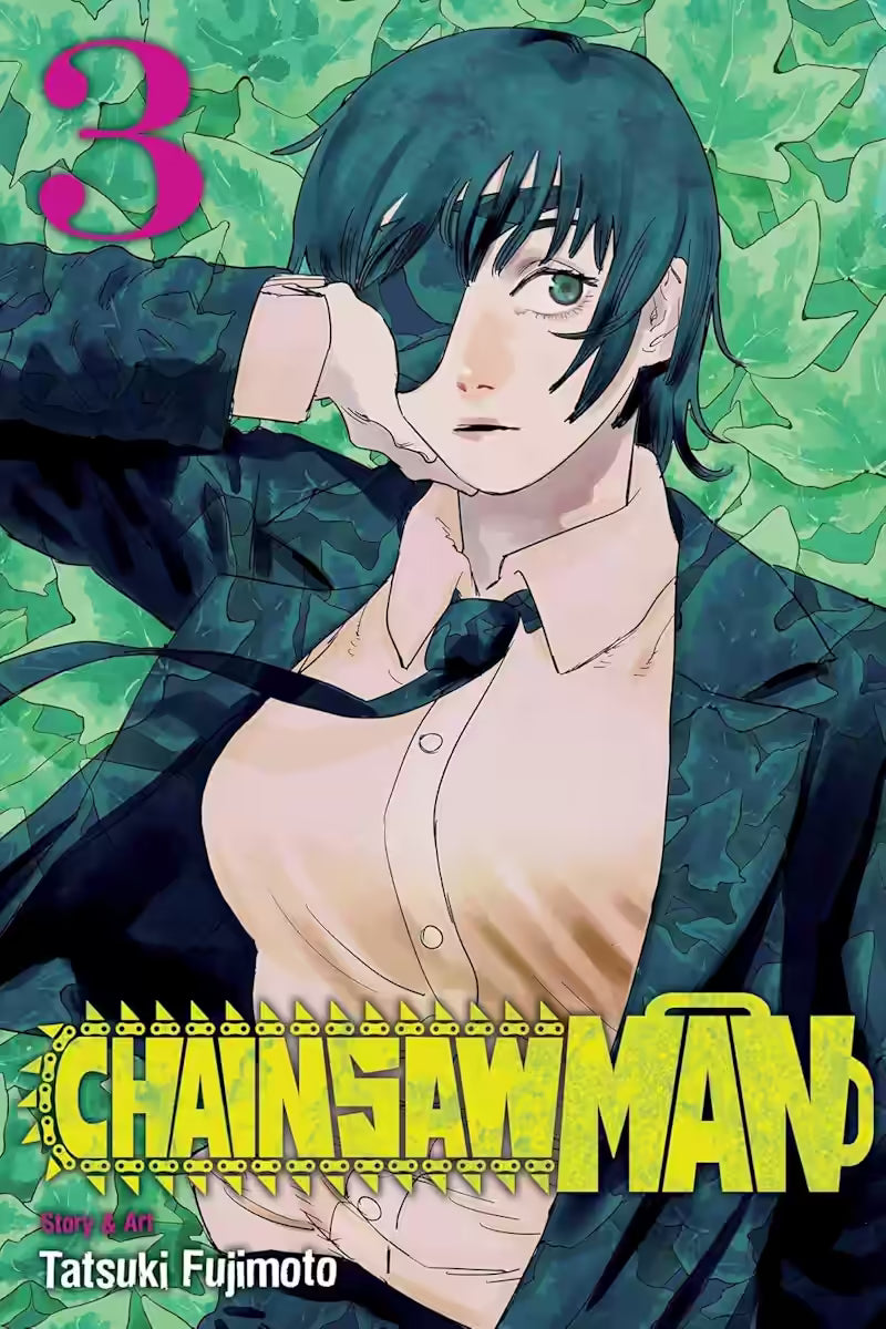 Manga-forside til ‘Chainsaw Man’ bind 3, der viser Aki med øjenklap liggende i græsset, mens bladgrønne mønstre dækker hele baggrunden i et roligt, fladt motiv.