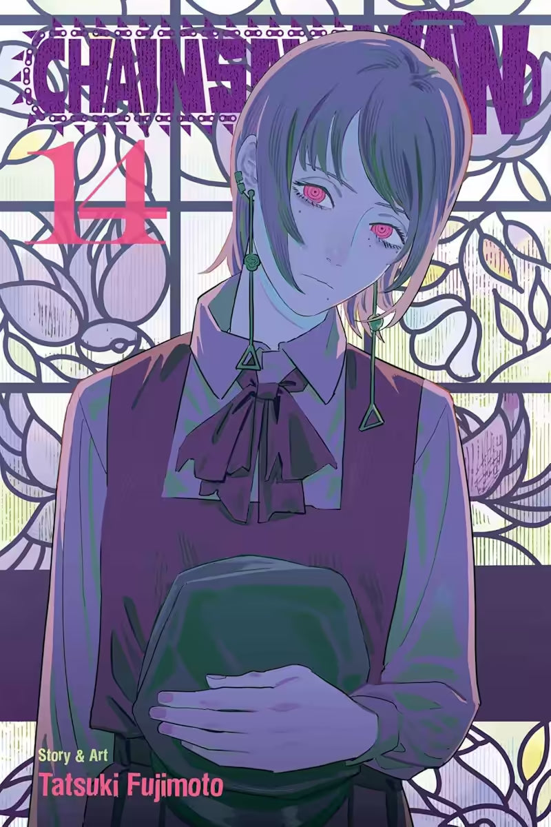 Manga-forside til ‘Chainsaw Man’ bind 14, der viser en ung kvinde med skarpe, lyserøde øjne og et tomt udtryk, stående foran et mosaikvindue i dæmpede lilla og grønne nuancer.